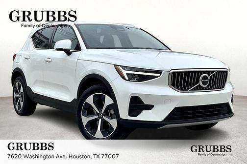 2025 Volvo XC40 B5 Core Bright Theme