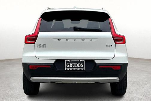 2025 Volvo XC40 B5 Core Bright Theme