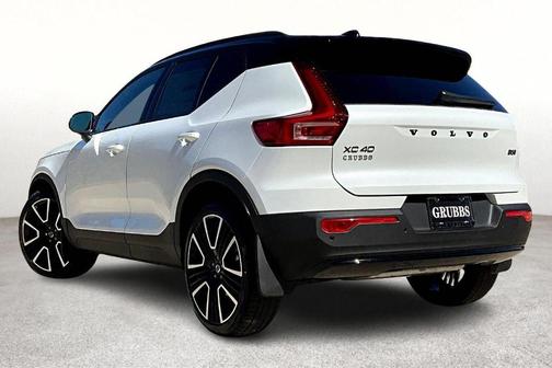 2026 Volvo XC40 B5 Ultra Black Edition