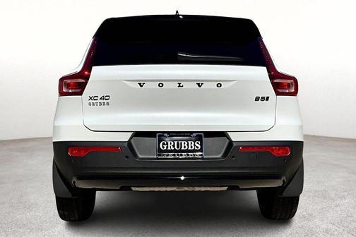 2026 Volvo XC40 B5 Ultra Black Edition