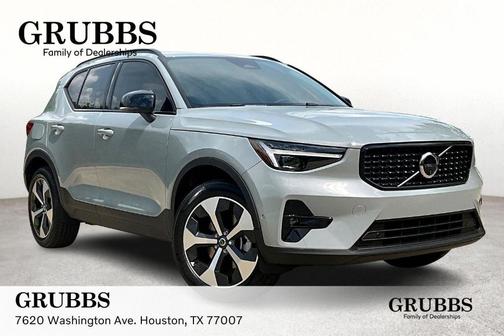 2026 Volvo XC40 B4 Plus