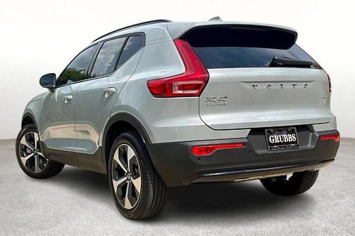 2026 Volvo XC40 B4 Plus