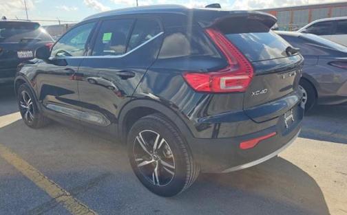 2025 Volvo XC40 B5 Core Bright Theme