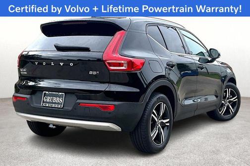 2025 Volvo XC40 B5 Core Bright Theme