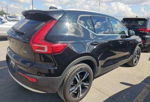2025 Volvo XC40 B5 Core Bright Theme