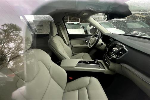 2025 Volvo XC90 B6 Plus 7-Seater