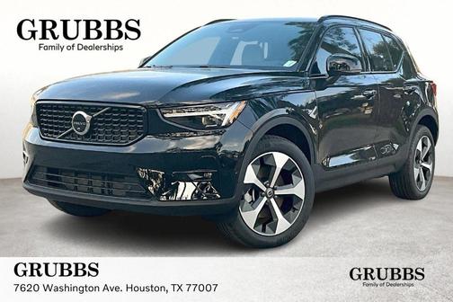 2025 Volvo XC40 B5 Plus Dark Theme