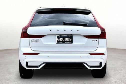 Crystal White 2026 Volvo XC60 B5 Ultra
