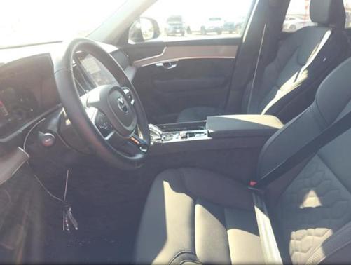 2025 Volvo XC90 B6 Plus 7-Seater