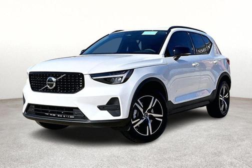 2026 Volvo XC40 B5 Core