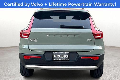 2025 Volvo XC40 B5 Plus Bright Theme