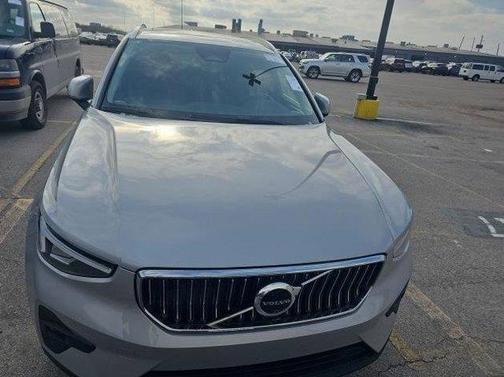 2025 Volvo XC40 B5 Plus Bright Theme