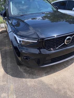 2025 Volvo XC40 B5 Plus Dark Theme