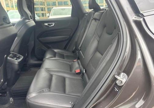 Platinum Gray Metallic 2023 Volvo XC60 B5 Ultimate Dark Theme