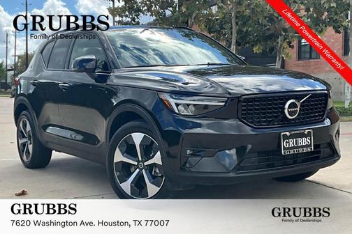 2025 Volvo XC40 B5 Plus Dark Theme