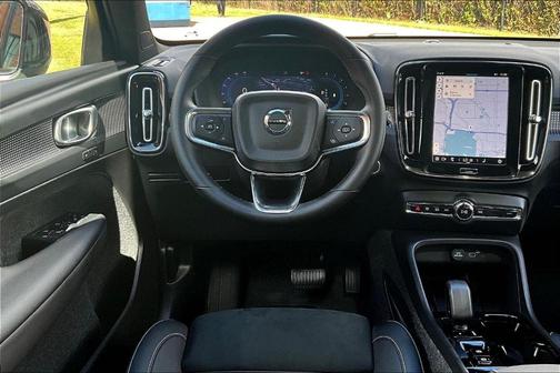 2025 Volvo XC40 B5 Plus Dark Theme