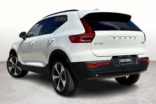 2026 Volvo XC40 B5 Plus
