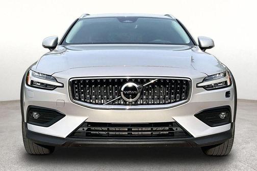 Platinum Gray Metallic 2025 Volvo V60 Cross Country B5 Plus