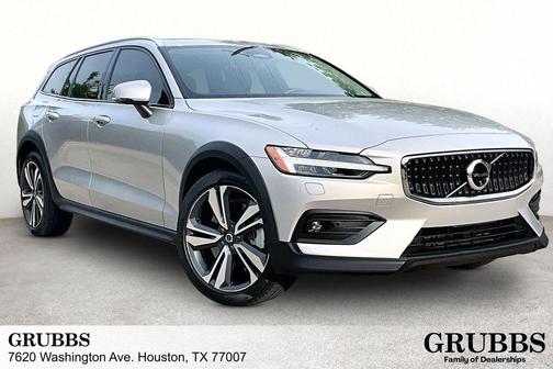 Platinum Gray Metallic 2025 Volvo V60 Cross Country B5 Plus