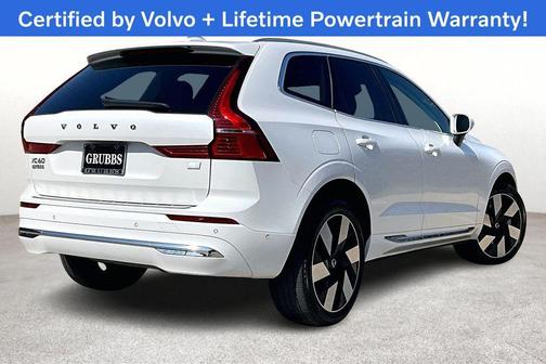2023 Volvo XC60 Recharge Plug-In Hybrid T8 Plus Bright Theme