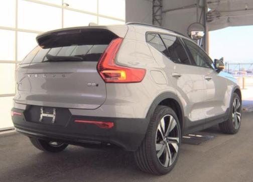 2025 Volvo XC40 B5 Plus Dark Theme