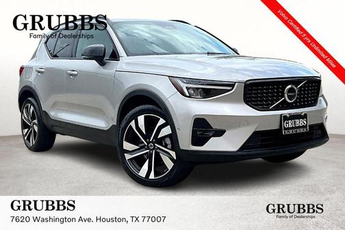 2025 Volvo XC40 B5 Plus Dark Theme