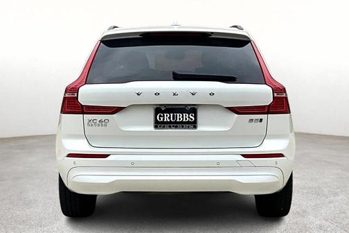 2022 Volvo XC60 B5 Momentum