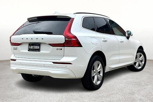 2022 Volvo XC60 B5 Momentum