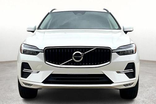 2022 Volvo XC60 B5 Momentum