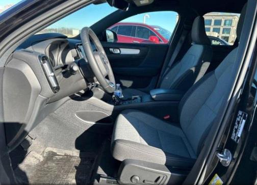 2023 Volvo XC40 B5 Core