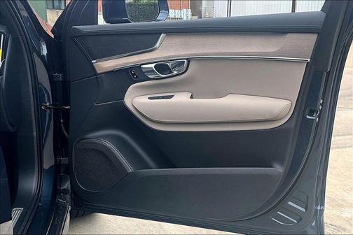 Denim Blue Metallic 2026 Volvo XC90 B5 Plus 6-Seater