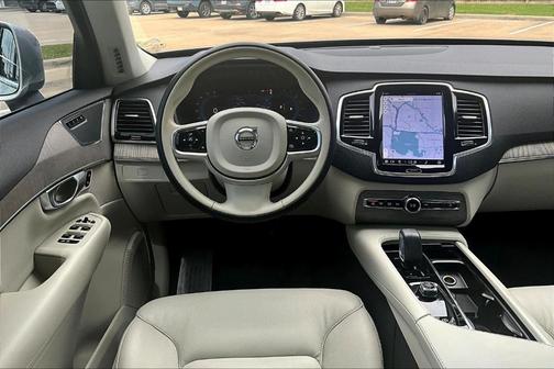 2024 Volvo XC90 B5 Plus Bright Theme