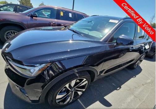 2025 Volvo XC40 B5 Plus Dark Theme