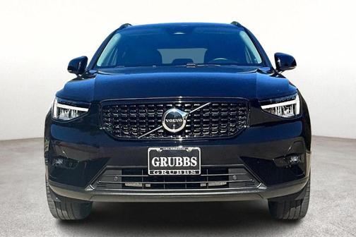 2025 Volvo XC40 B5 Plus Dark Theme