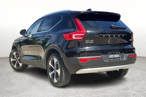 2025 Volvo XC40 B5 Plus Bright Theme