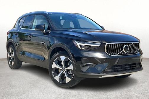 2025 Volvo XC40 B5 Plus Bright Theme