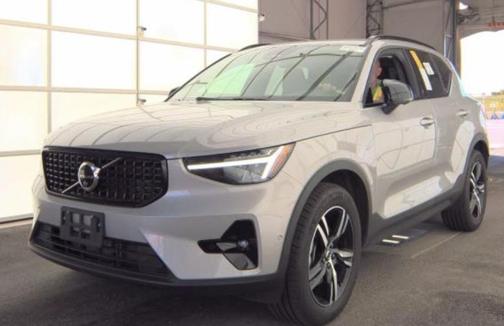 2025 Volvo XC40 B5 Plus Dark Theme