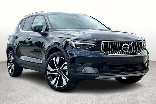 2025 Volvo XC40 B5 Plus Bright Theme