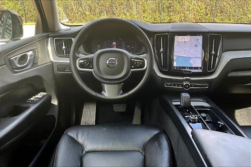 2025 Volvo XC60 B5 Plus