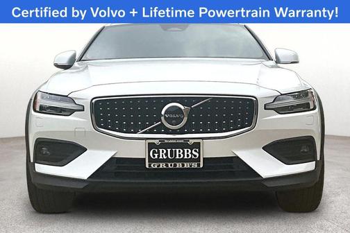 Crystal White Pearl 2025 Volvo V60 Cross Country B5 Plus