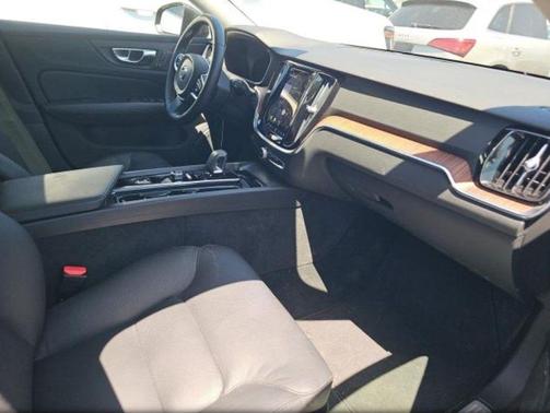 Platinum Grey Metallic 2025 Volvo V60 Cross Country B5 Plus