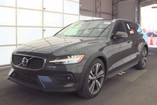 Platinum Grey Metallic 2025 Volvo V60 Cross Country B5 Plus