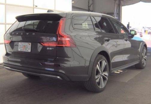 Platinum Grey Metallic 2025 Volvo V60 Cross Country B5 Plus