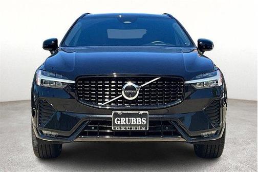 2022 Volvo XC60 B5 R-Design