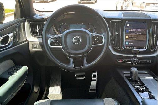 2022 Volvo XC60 B5 R-Design
