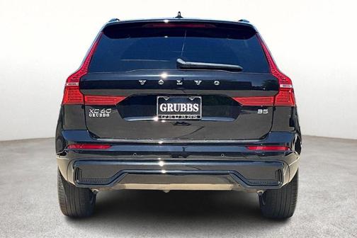 2022 Volvo XC60 B5 R-Design