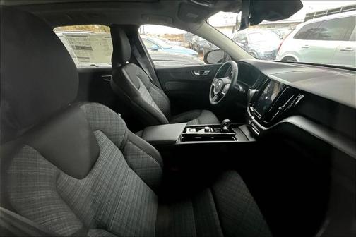 2025 Volvo XC60 B5 Core