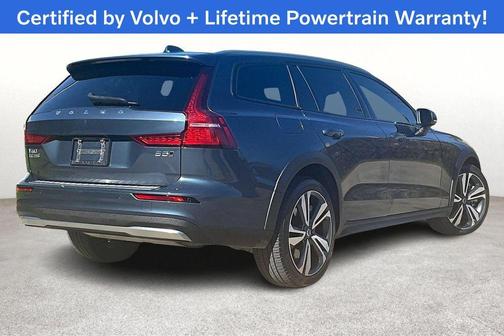 2023 Volvo V60 Cross Country B5 Plus