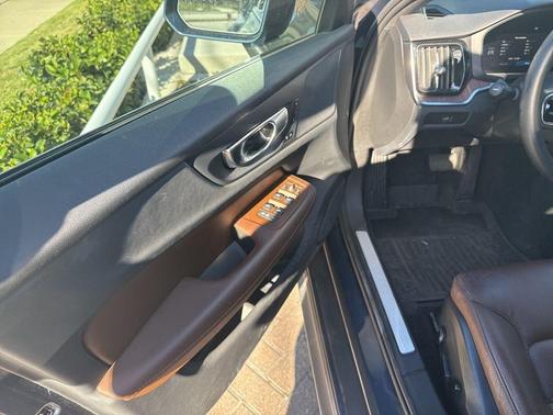 2023 Volvo V60 Cross Country B5 Plus