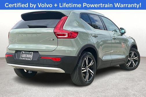 2025 Volvo XC40 B5 Core Bright Theme